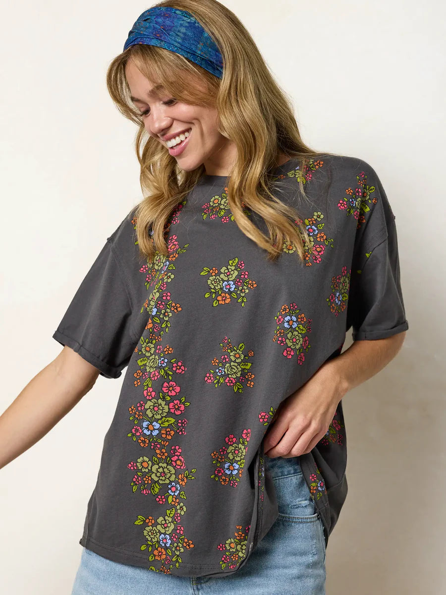 Style
Charcoal Folk Flower